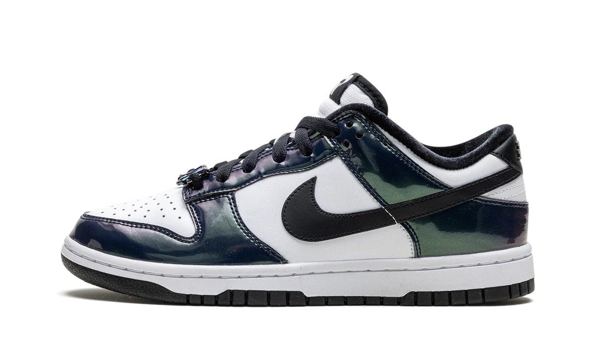 Dunk Low SE WMNS"Just Do It Iridescent" FQ8143 001
