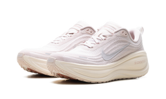 Vomero Plus WMNS"Silt Red Stardust" HV8154 605