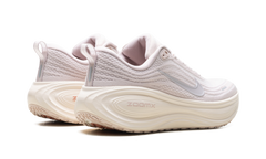 Vomero Plus WMNS"Silt Red Stardust" HV8154 605